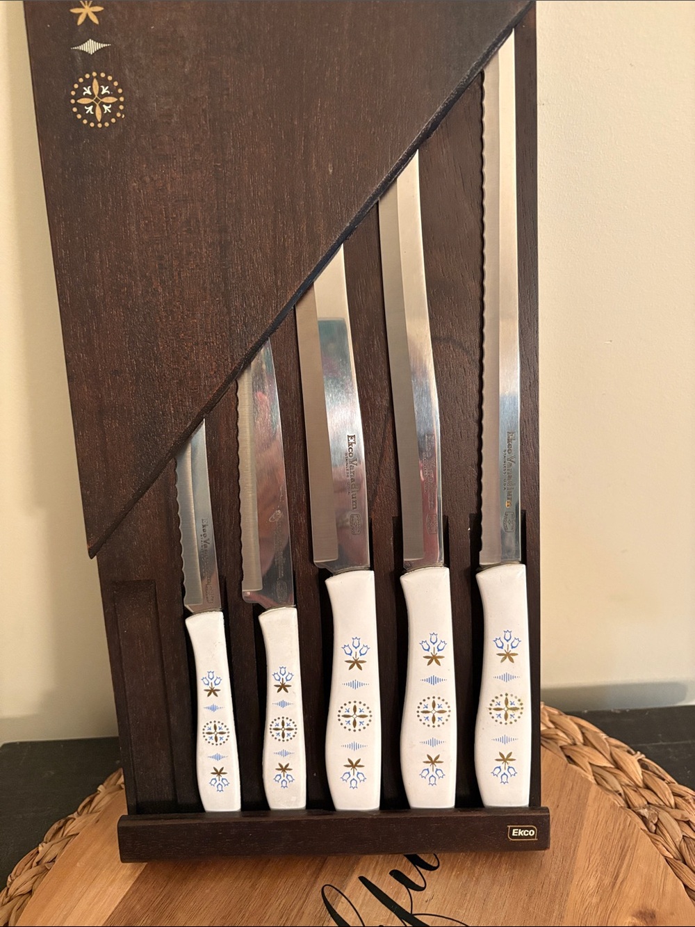 White Tulip Motifs Handle Serrated 5 Knife Set with Dark Wood Block Ekco
